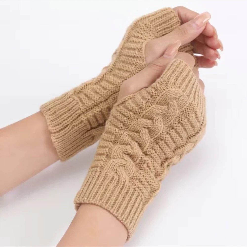 NWT Fingerless Gloves Tan